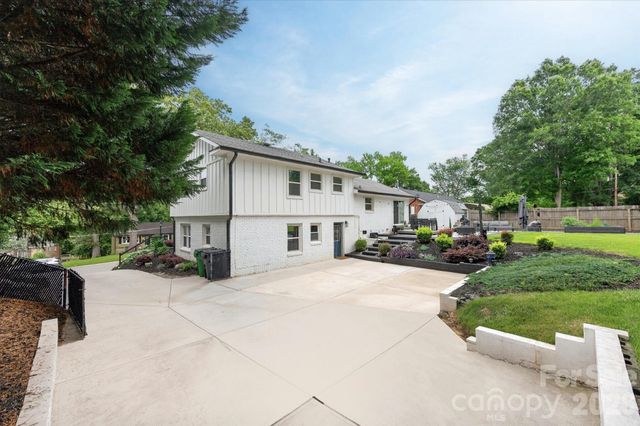 1910 Wensley Drive, Charlotte, NC 28210