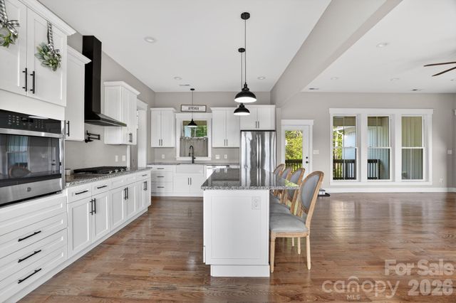 1182 Cape Hickory Road, Hickory, NC 28601