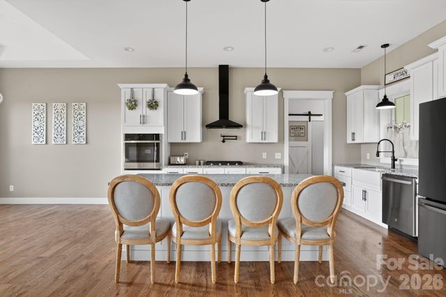 1182 Cape Hickory Road, Hickory, NC 28601