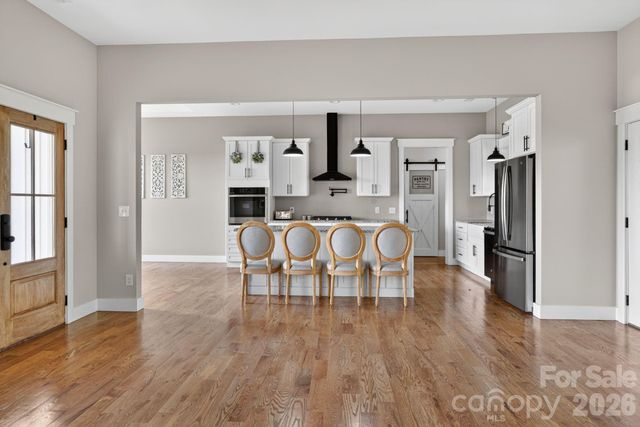 1182 Cape Hickory Road, Hickory, NC 28601