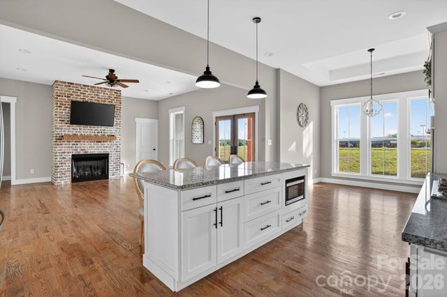 1182 Cape Hickory Road, Hickory, NC 28601