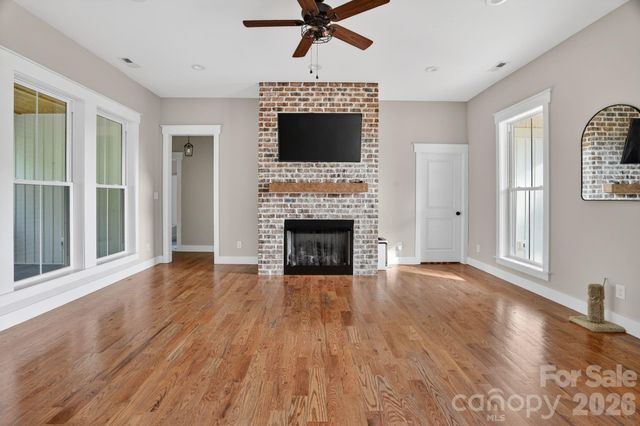 1182 Cape Hickory Road, Hickory, NC 28601