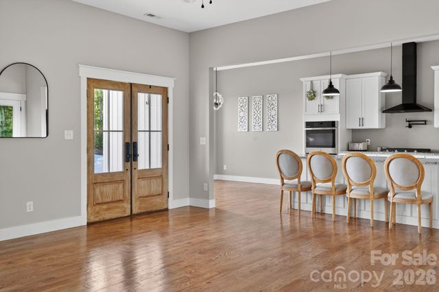 1182 Cape Hickory Road, Hickory, NC 28601
