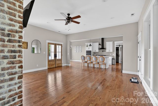 1182 Cape Hickory Road, Hickory, NC 28601