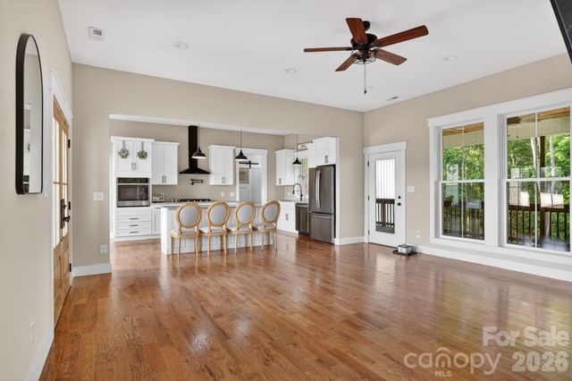 1182 Cape Hickory Road, Hickory, NC 28601