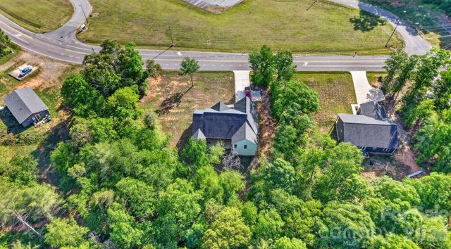 1182 Cape Hickory Road, Hickory, NC 28601