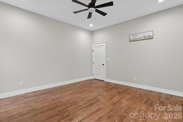 1182 Cape Hickory Road, Hickory, NC 28601