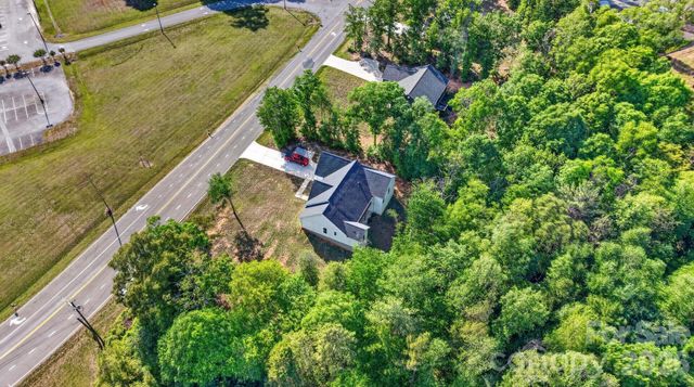 1182 Cape Hickory Road, Hickory, NC 28601