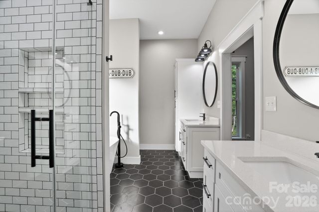 1182 Cape Hickory Road, Hickory, NC 28601