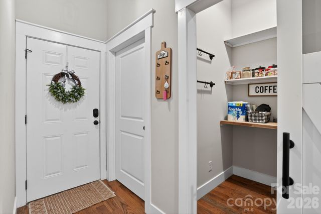1182 Cape Hickory Road, Hickory, NC 28601
