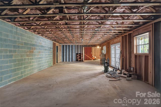1182 Cape Hickory Road, Hickory, NC 28601