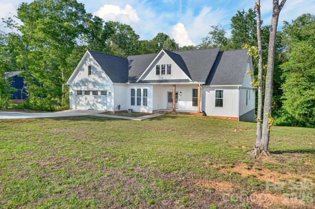 1182 Cape Hickory Road, Hickory, NC 28601