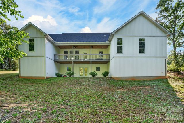 1182 Cape Hickory Road, Hickory, NC 28601