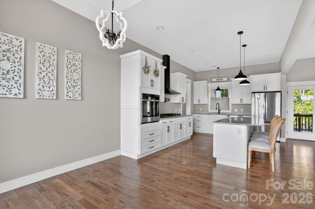 1182 Cape Hickory Road, Hickory, NC 28601