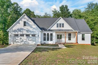 1182 Cape Hickory Road, Hickory, NC 28601