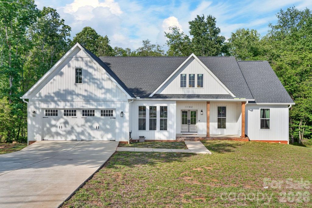 1182 Cape Hickory Road, Hickory, NC 28601