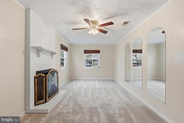 112 N KENNEDY RD, Sterling, VA 20164