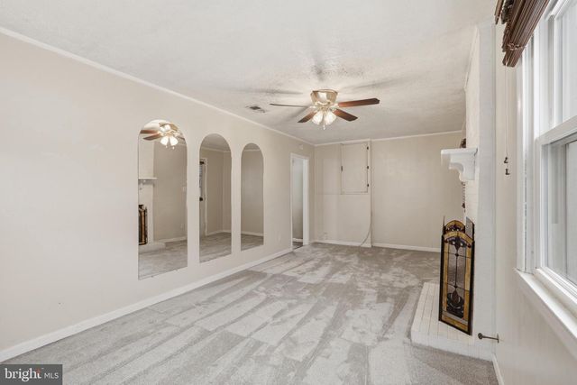 112 N KENNEDY RD, Sterling, VA 20164