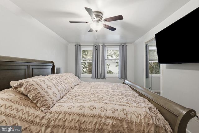 112 N KENNEDY RD, Sterling, VA 20164