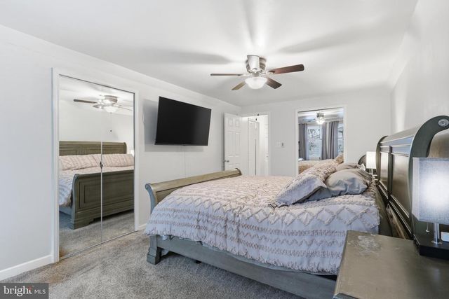 112 N KENNEDY RD, Sterling, VA 20164