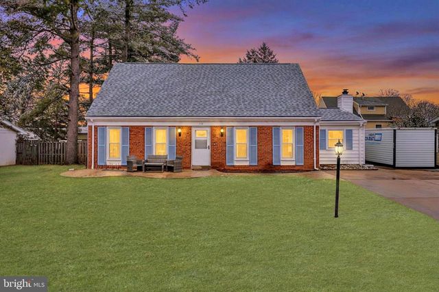 112 N KENNEDY RD, Sterling, VA 20164