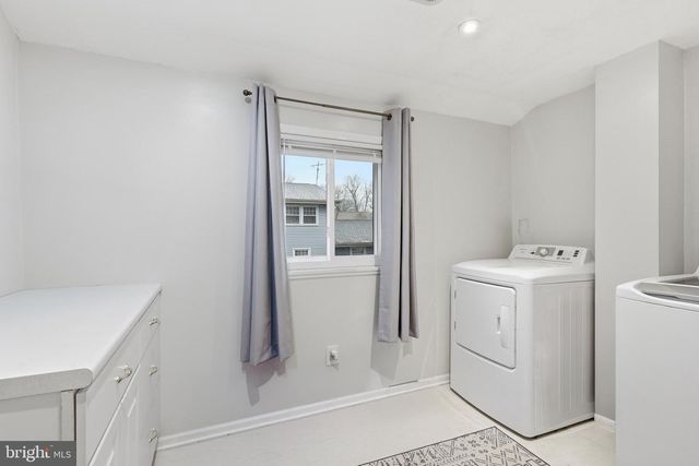 112 N KENNEDY RD, Sterling, VA 20164