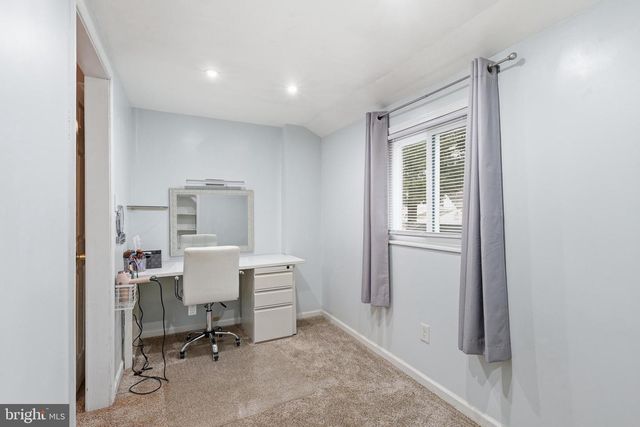 112 N KENNEDY RD, Sterling, VA 20164