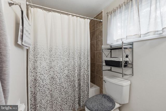 112 N KENNEDY RD, Sterling, VA 20164