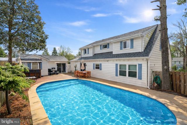 112 N KENNEDY RD, Sterling, VA 20164