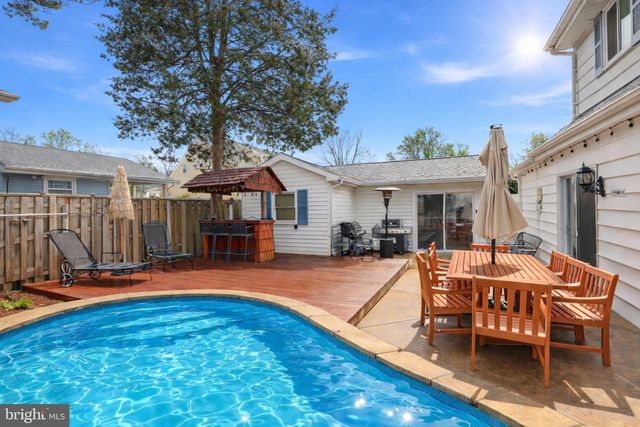 112 N KENNEDY RD, Sterling, VA 20164