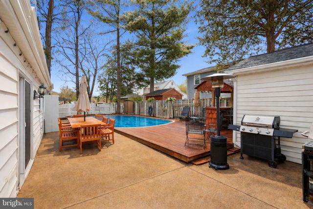 112 N KENNEDY RD, Sterling, VA 20164