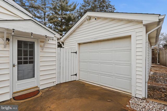 112 N KENNEDY RD, Sterling, VA 20164