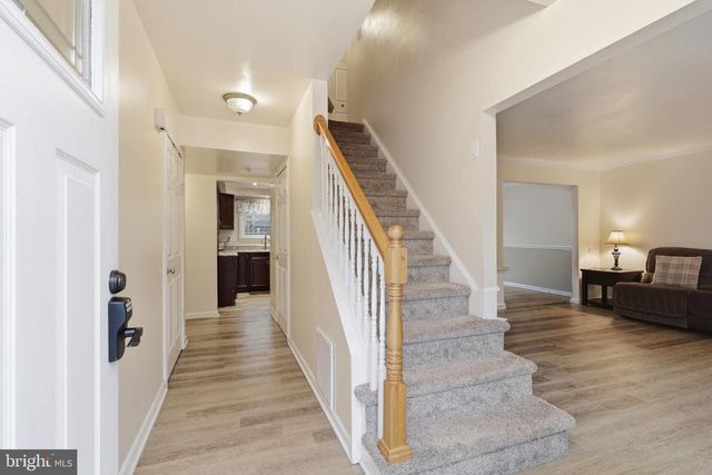 112 N KENNEDY RD, Sterling, VA 20164