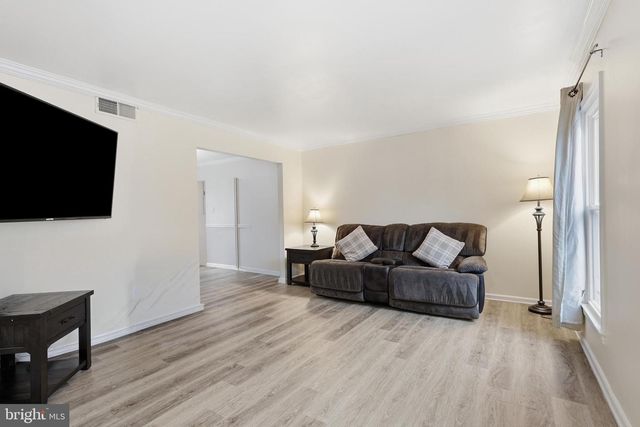 112 N KENNEDY RD, Sterling, VA 20164