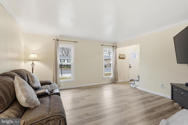 112 N KENNEDY RD, Sterling, VA 20164