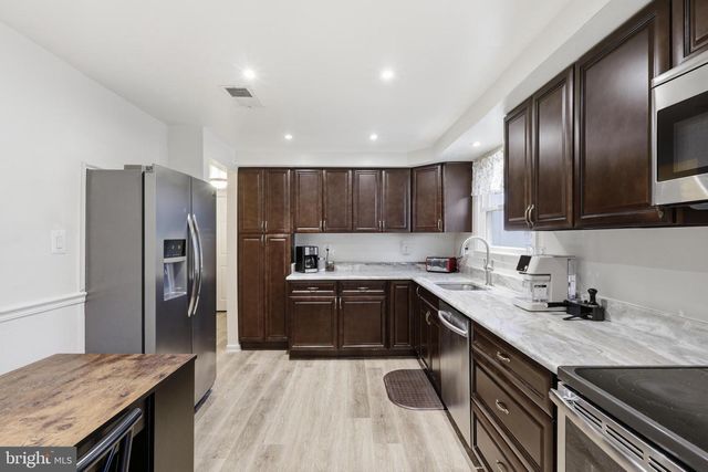 112 N KENNEDY RD, Sterling, VA 20164