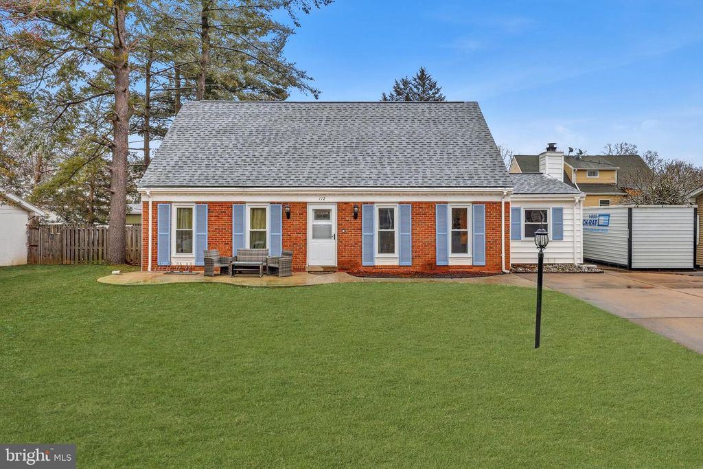 112 N KENNEDY RD, Sterling, VA 20164