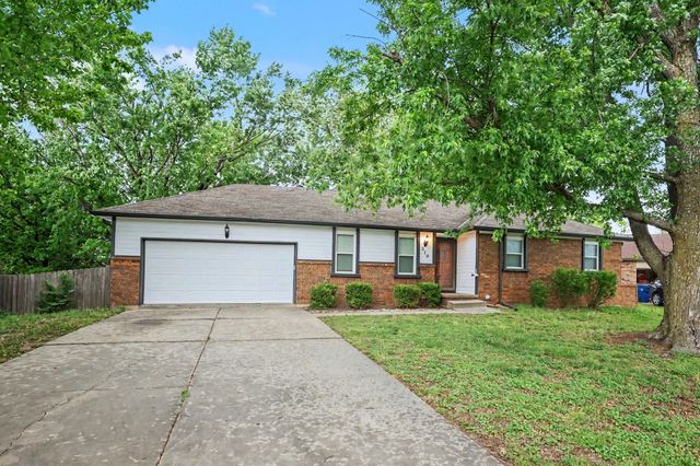 310 Valleyview Ct, Andover, KS 67002