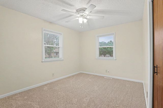 310 Valleyview Ct, Andover, KS 67002