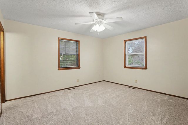 310 Valleyview Ct, Andover, KS 67002