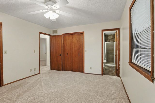 310 Valleyview Ct, Andover, KS 67002