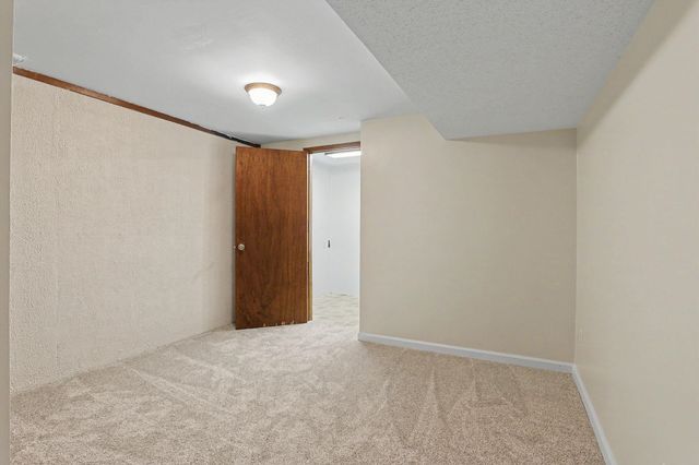 310 Valleyview Ct, Andover, KS 67002