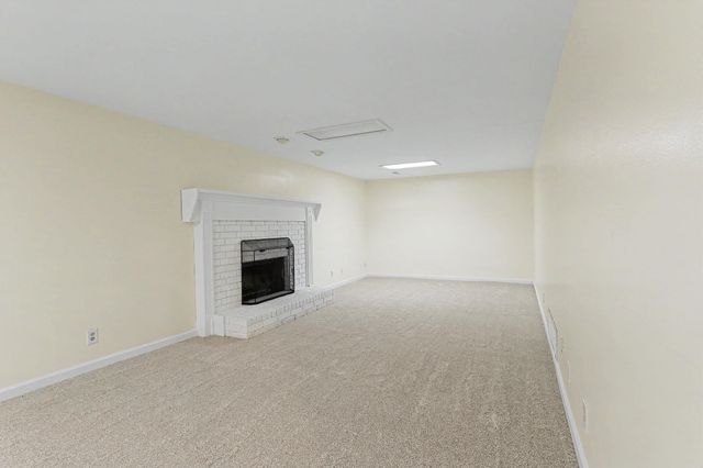 310 Valleyview Ct, Andover, KS 67002