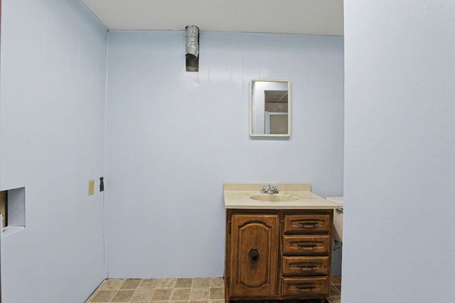 310 Valleyview Ct, Andover, KS 67002