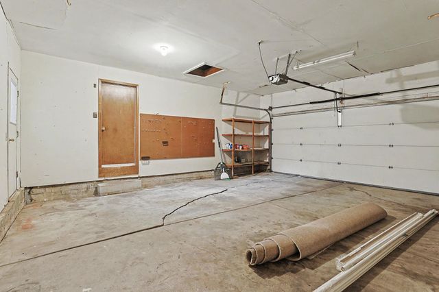 310 Valleyview Ct, Andover, KS 67002