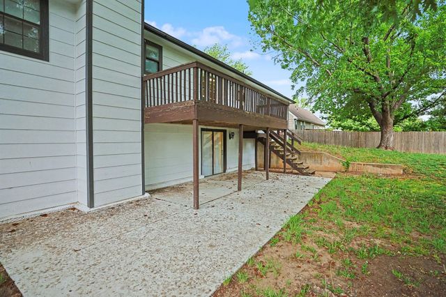 310 Valleyview Ct, Andover, KS 67002