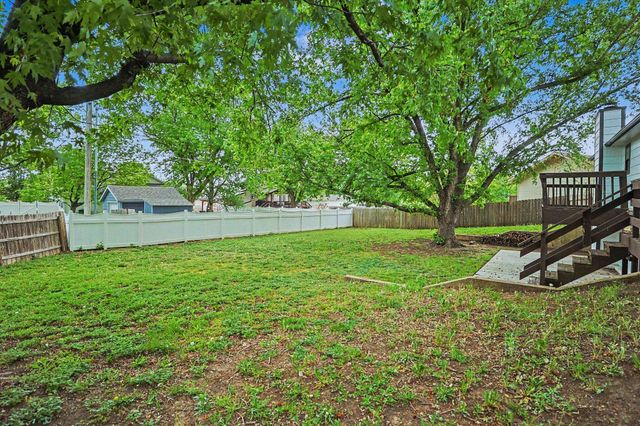 310 Valleyview Ct, Andover, KS 67002