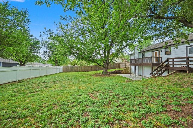 310 Valleyview Ct, Andover, KS 67002