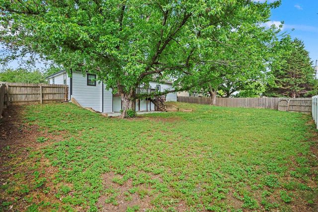 310 Valleyview Ct, Andover, KS 67002