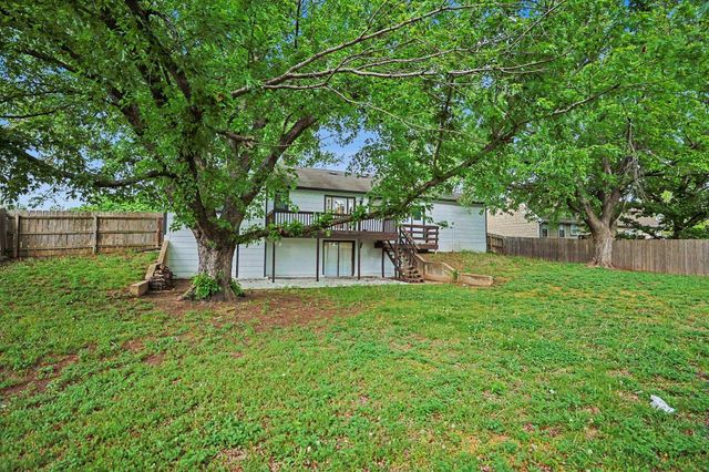 310 Valleyview Ct, Andover, KS 67002
